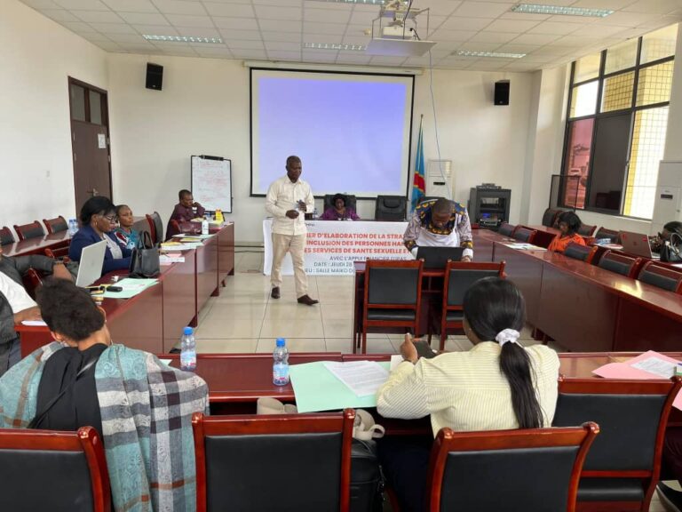 Kinshasa : des acteurs évaluent l’inclusion des personnes vivant avec handicap dans les services de santé sexuelle