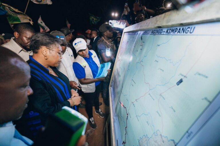 Kongo Central : Judith Suminwa lance les travaux de réhabilitation de la route Kwilu-Ngongo – Kimpangu