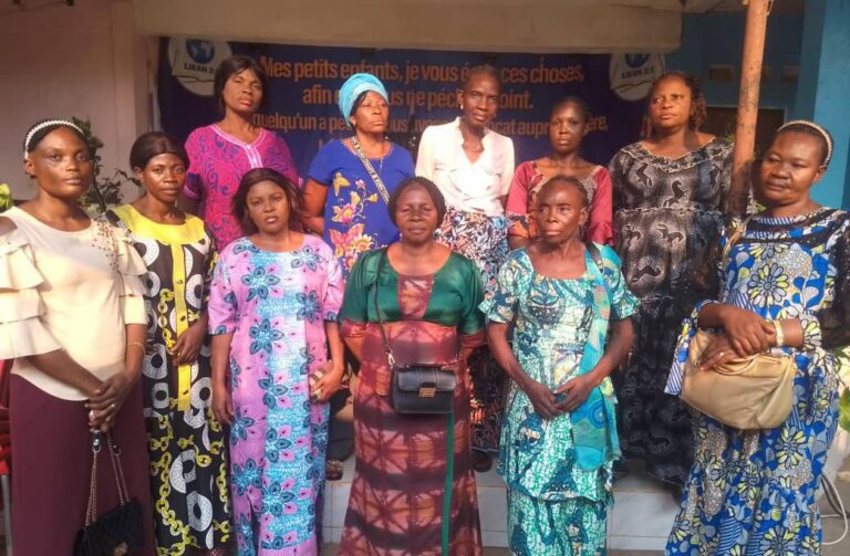 Kasaï Oriental : les femmes de l’ONG SOCOME plaident pour la baisse des prix des produits de première nécessité à Mbujimayi