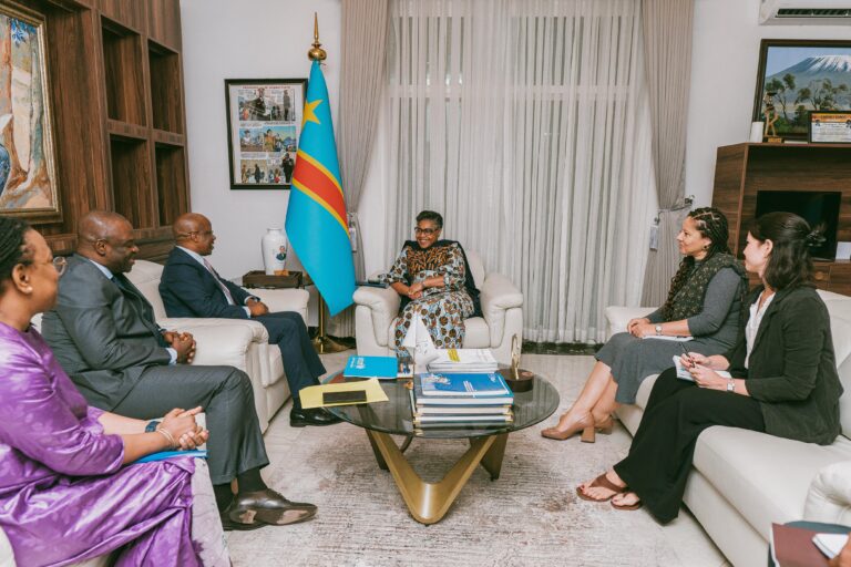 Drame humanitaire à l’Est : la Première Ministre s’engage aux côtés de la population locale et des équipes de l’UNICEF