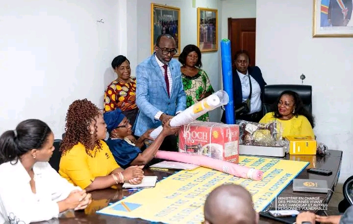 Kongo Central : des machines de couture remises à l’AFHADI de Boma pour assurer l’autonomisation des femmes vivant avec handicap